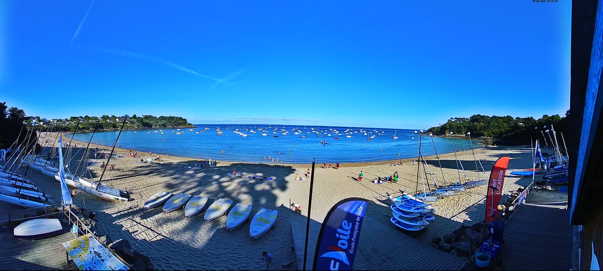 Cancale,  Plage de Port Mer Beach Live Cam - Saint-Malo, 	Ille-et-Vilaine, Bretagne, France