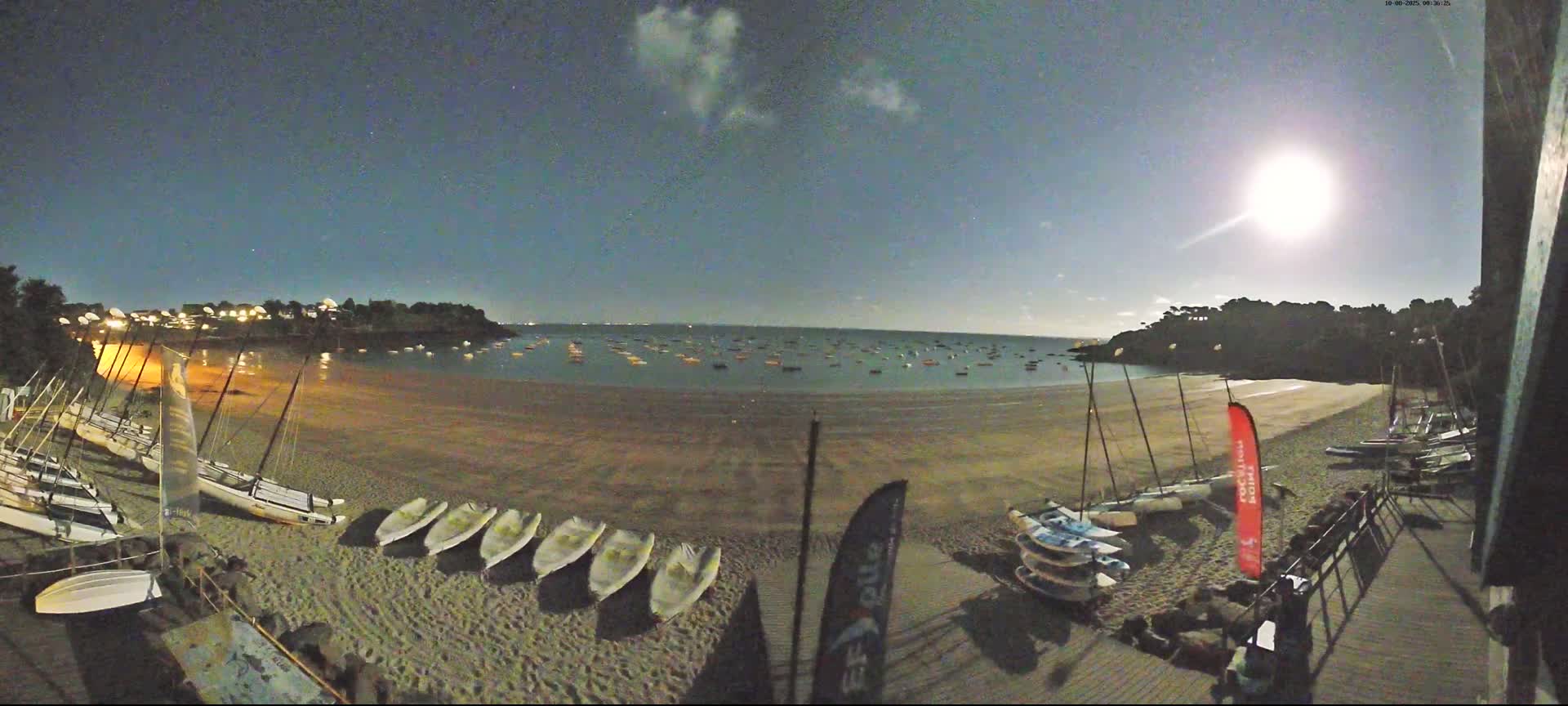 Cancale,  Plage de Port Mer Beach Live Cam - Saint-Malo, 	Ille-et-Vilaine, Bretagne, France
