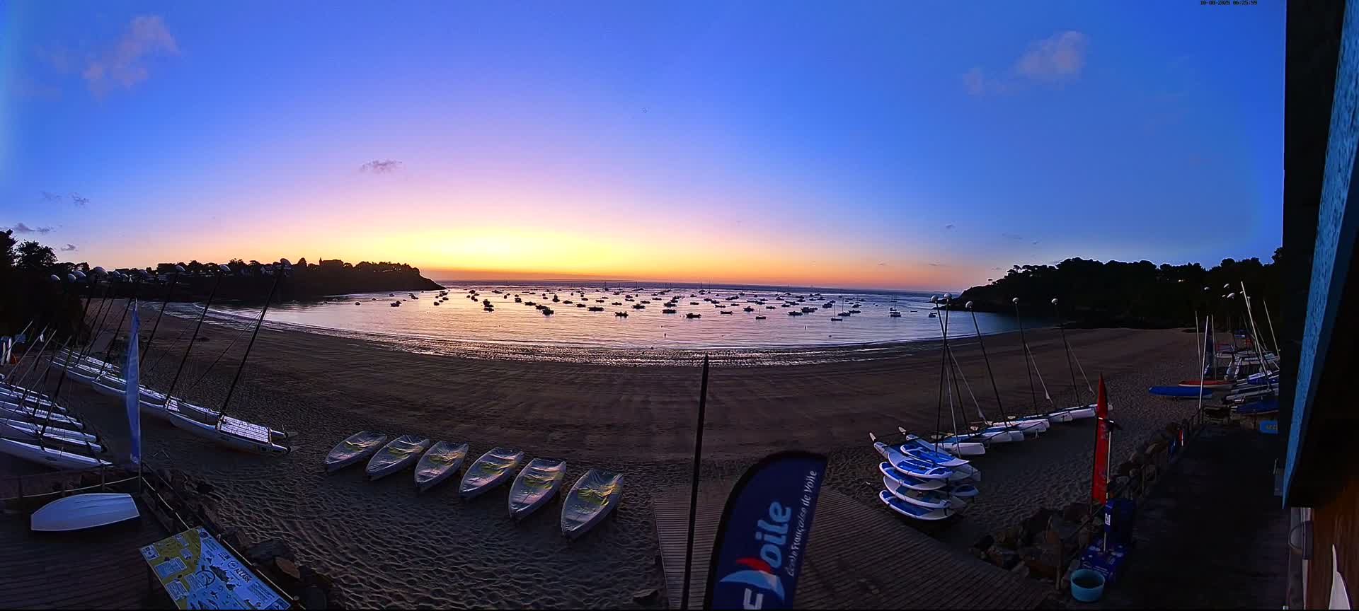 Cancale,  Plage de Port Mer Beach Live Cam - Saint-Malo, 	Ille-et-Vilaine, Bretagne, France