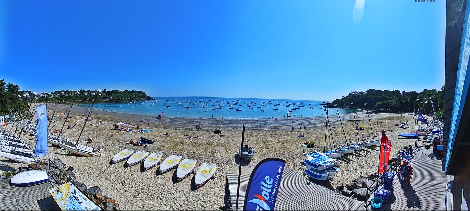 Cancale,  Plage de Port Mer Beach Live Cam - Saint-Malo, 	Ille-et-Vilaine, Bretagne, France