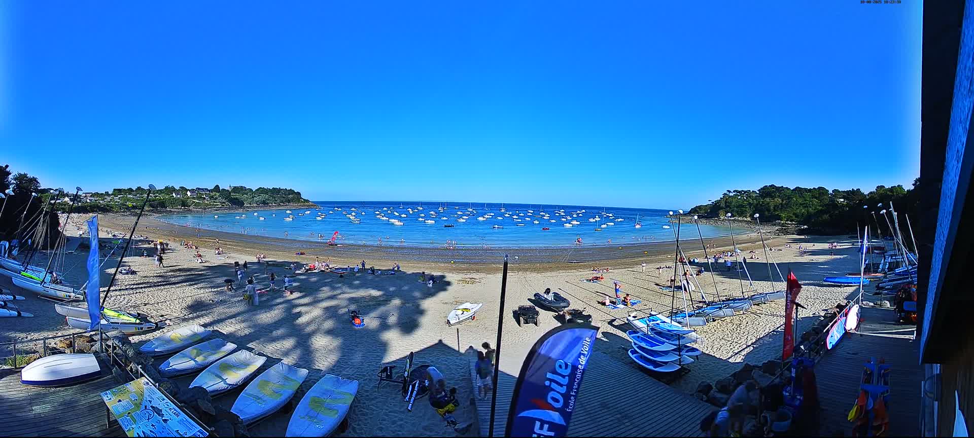 Cancale,  Plage de Port Mer Beach Live Cam - Saint-Malo, 	Ille-et-Vilaine, Bretagne, France