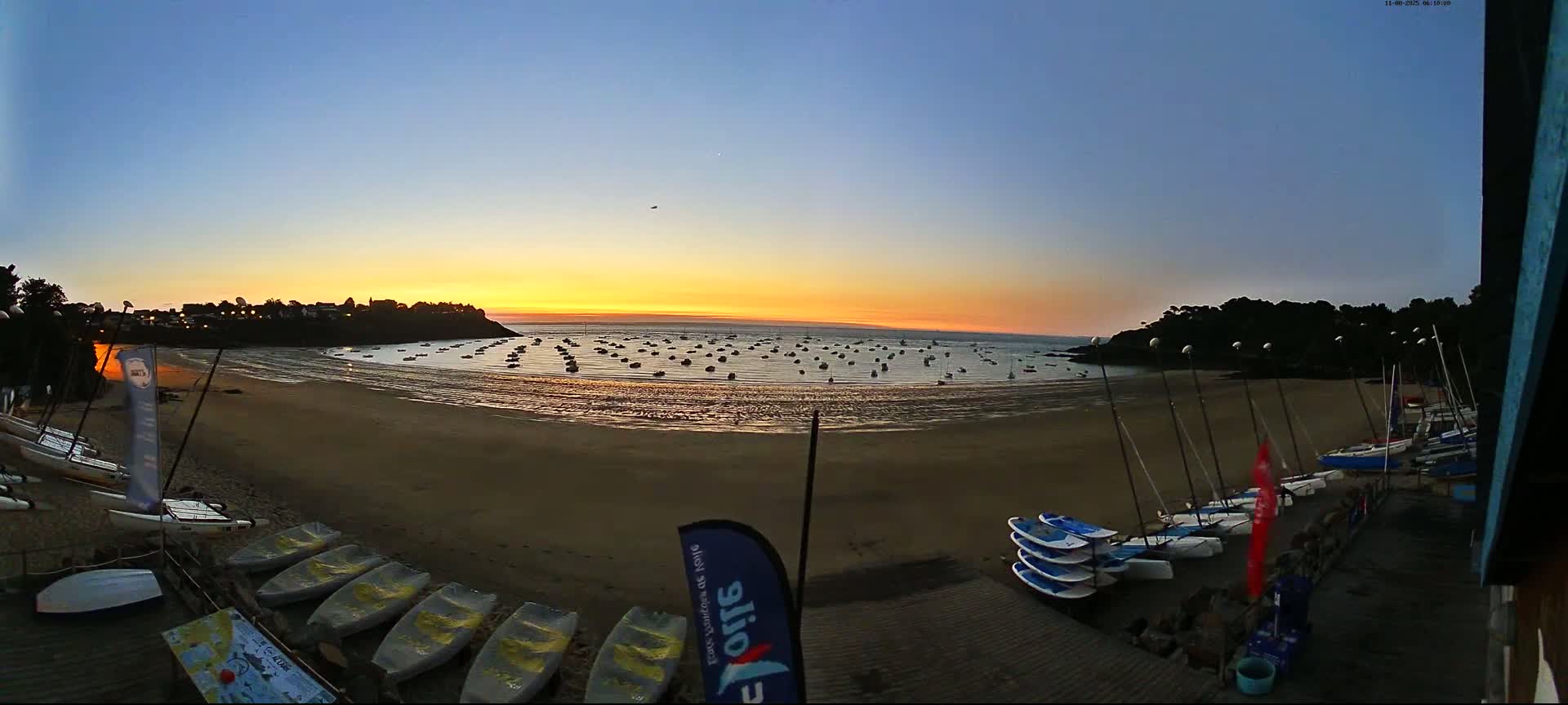 Cancale,  Plage de Port Mer Beach Live Cam - Saint-Malo, 	Ille-et-Vilaine, Bretagne, France
