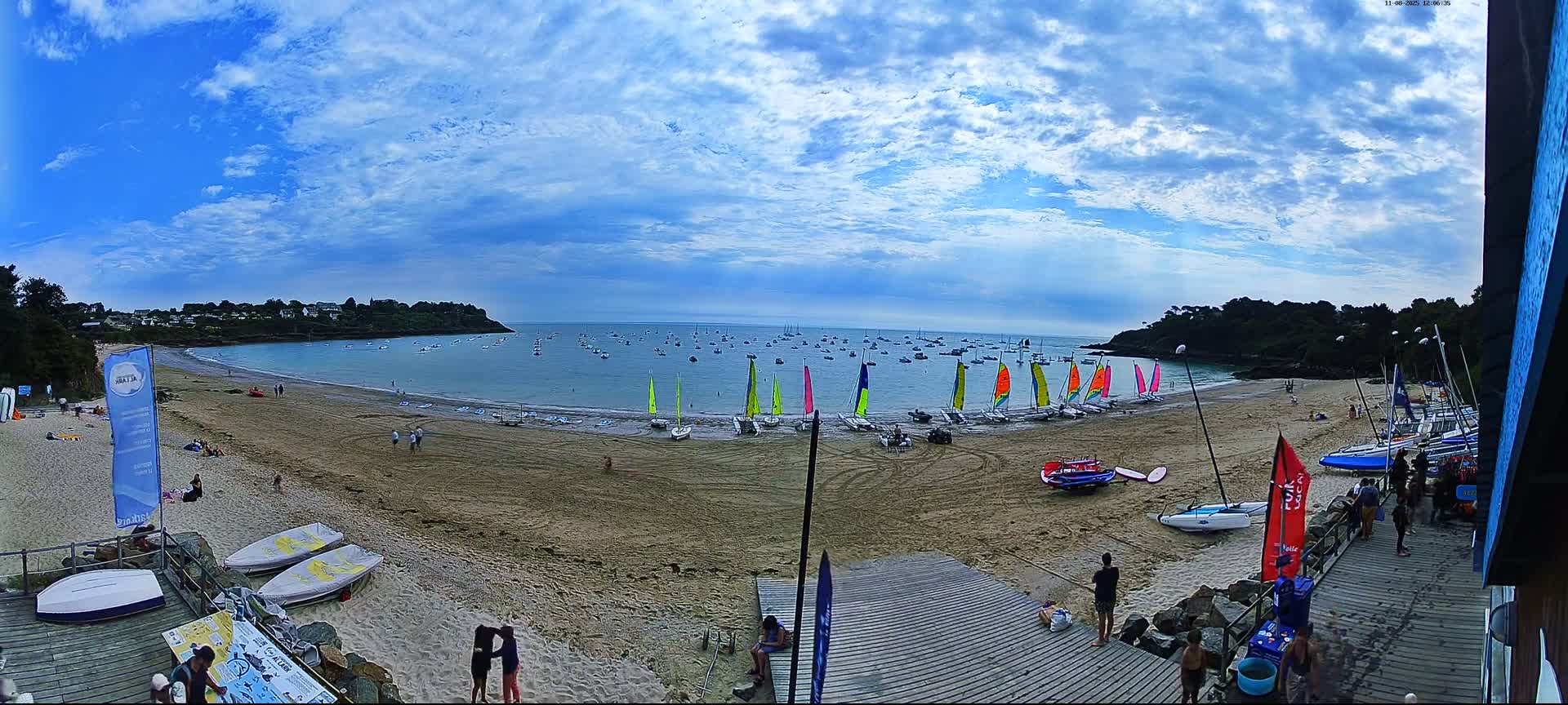 Cancale,  Plage de Port Mer Beach Live Cam - Saint-Malo, 	Ille-et-Vilaine, Bretagne, France