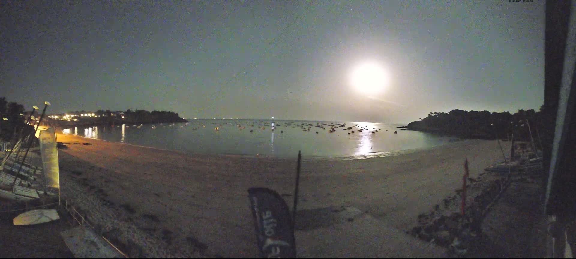 Cancale,  Plage de Port Mer Beach Live Cam - Saint-Malo, 	Ille-et-Vilaine, Bretagne, France
