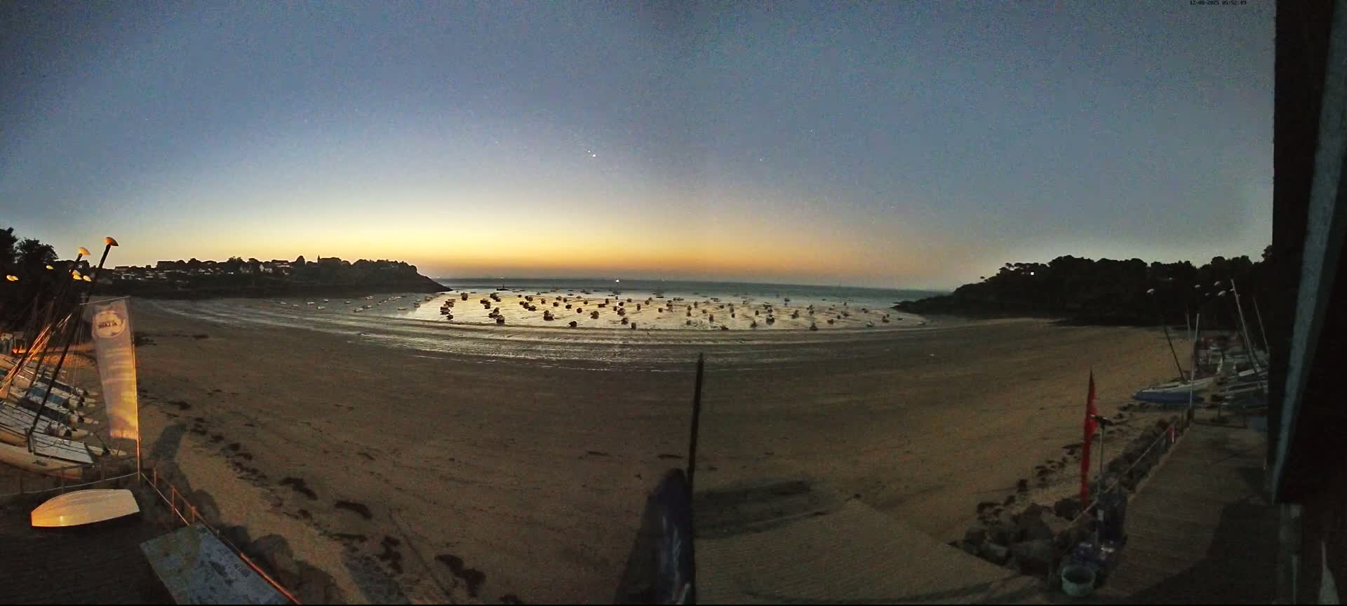 Cancale,  Plage de Port Mer Beach Live Cam - Saint-Malo, 	Ille-et-Vilaine, Bretagne, France