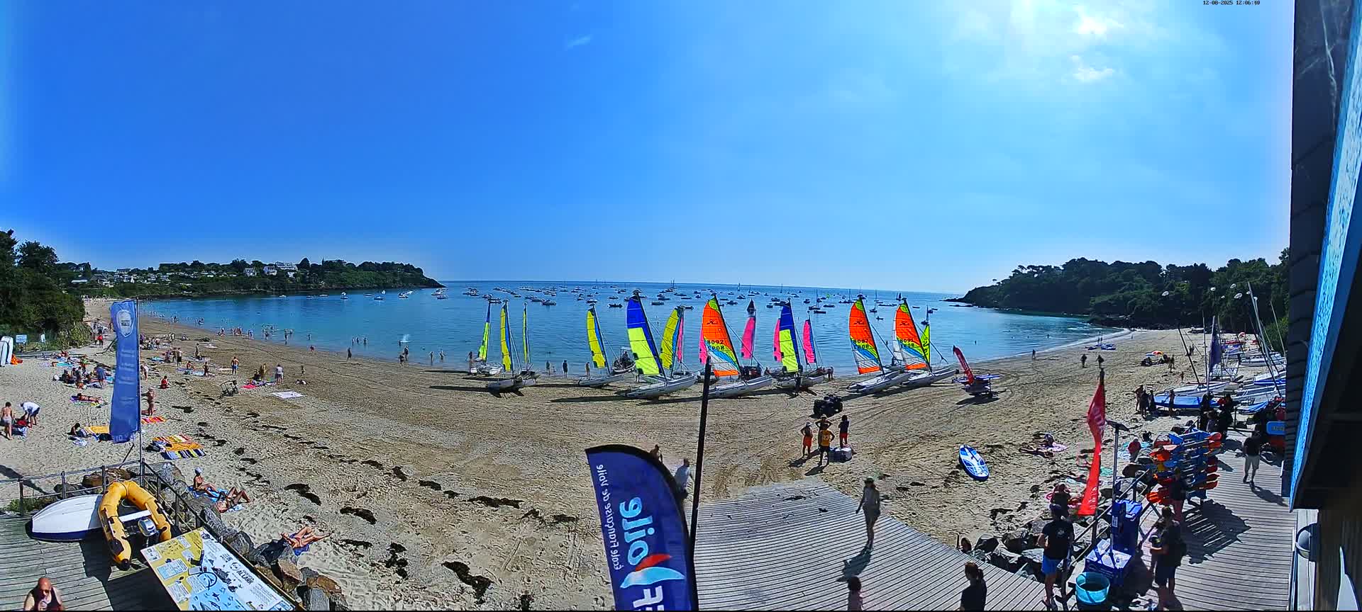 Cancale,  Plage de Port Mer Beach Live Cam - Saint-Malo, 	Ille-et-Vilaine, Bretagne, France