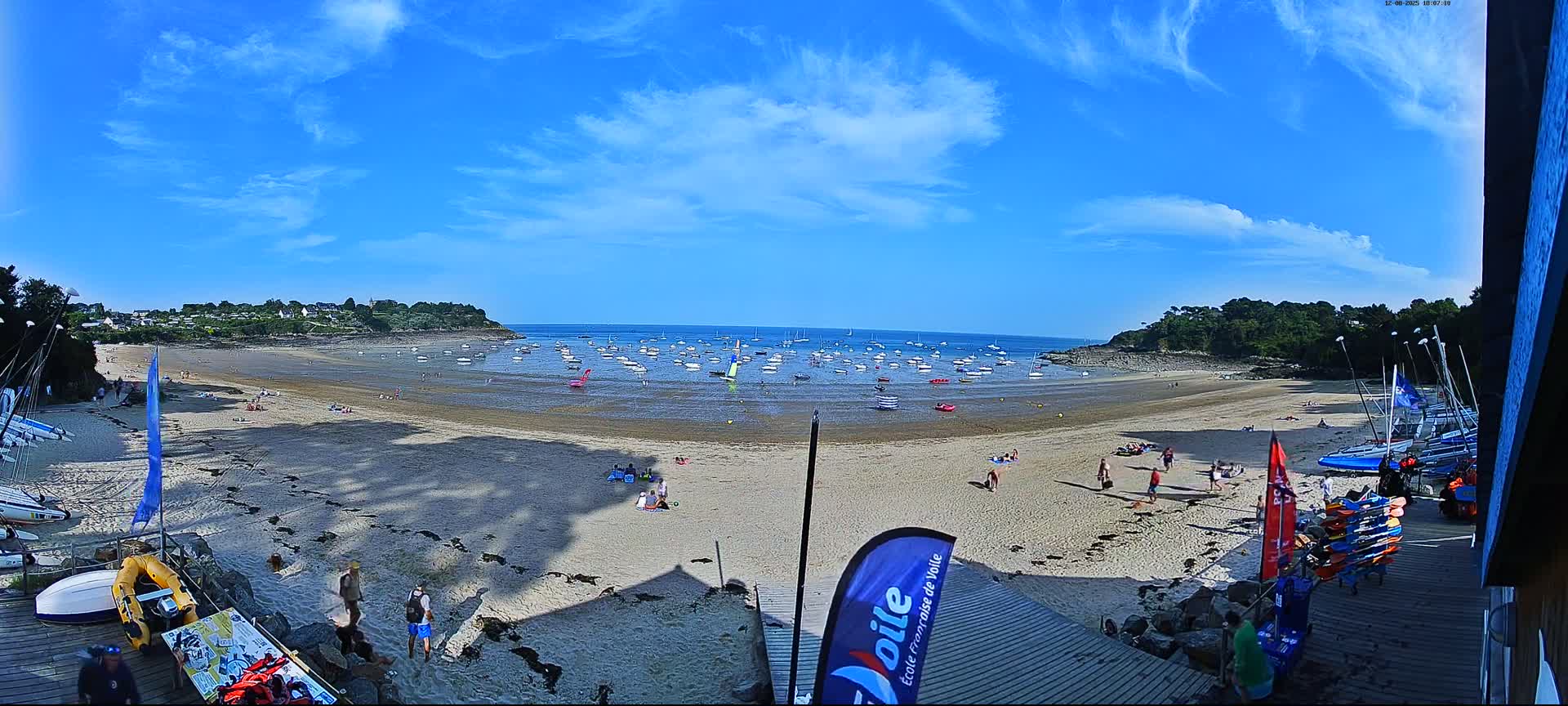 Cancale,  Plage de Port Mer Beach Live Cam - Saint-Malo, 	Ille-et-Vilaine, Bretagne, France
