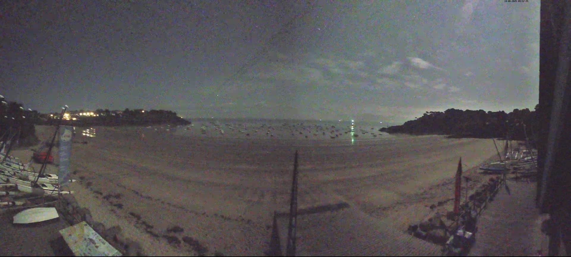 Cancale,  Plage de Port Mer Beach Live Cam - Saint-Malo, 	Ille-et-Vilaine, Bretagne, France
