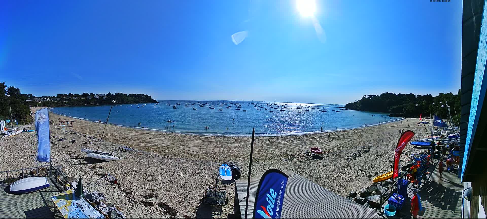 Cancale,  Plage de Port Mer Beach Live Cam - Saint-Malo, 	Ille-et-Vilaine, Bretagne, France