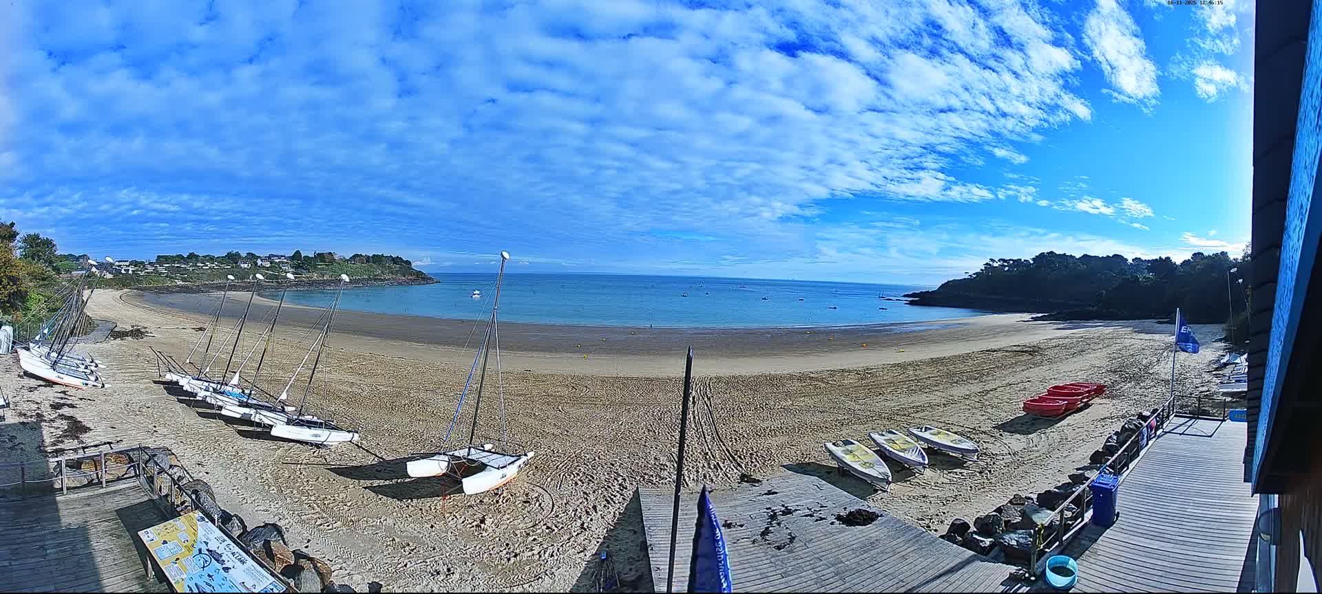 Cancale,  Plage de Port Mer Beach Live Cam - Saint-Malo, 	Ille-et-Vilaine, Bretagne, France