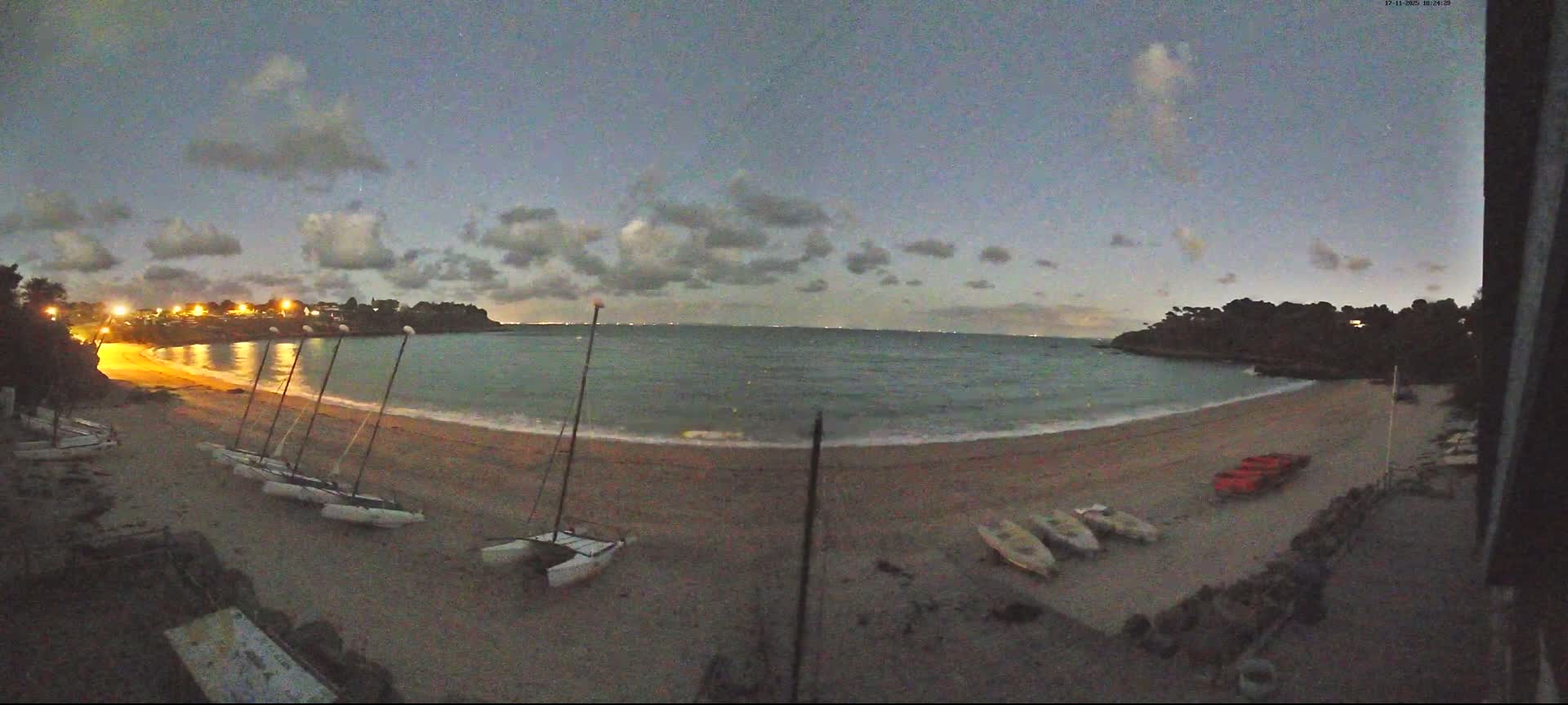 Cancale,  Plage de Port Mer Beach Live Cam - Saint-Malo, 	Ille-et-Vilaine, Bretagne, France
