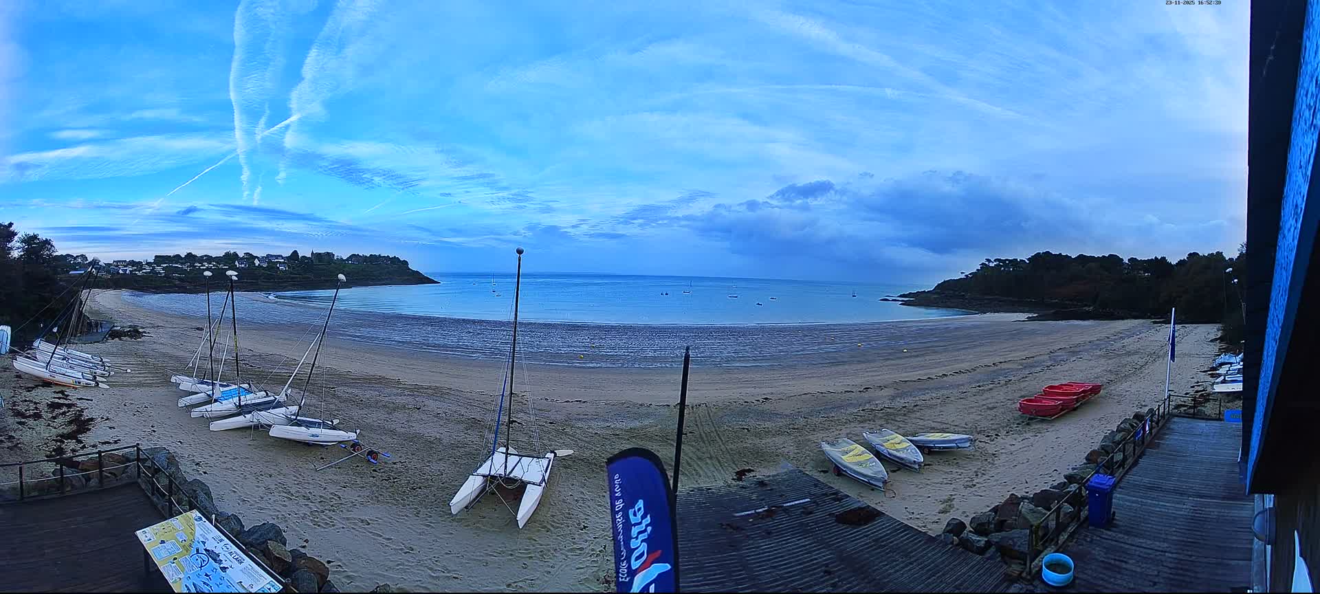 Cancale,  Plage de Port Mer Beach Live Cam - Saint-Malo, 	Ille-et-Vilaine, Bretagne, France