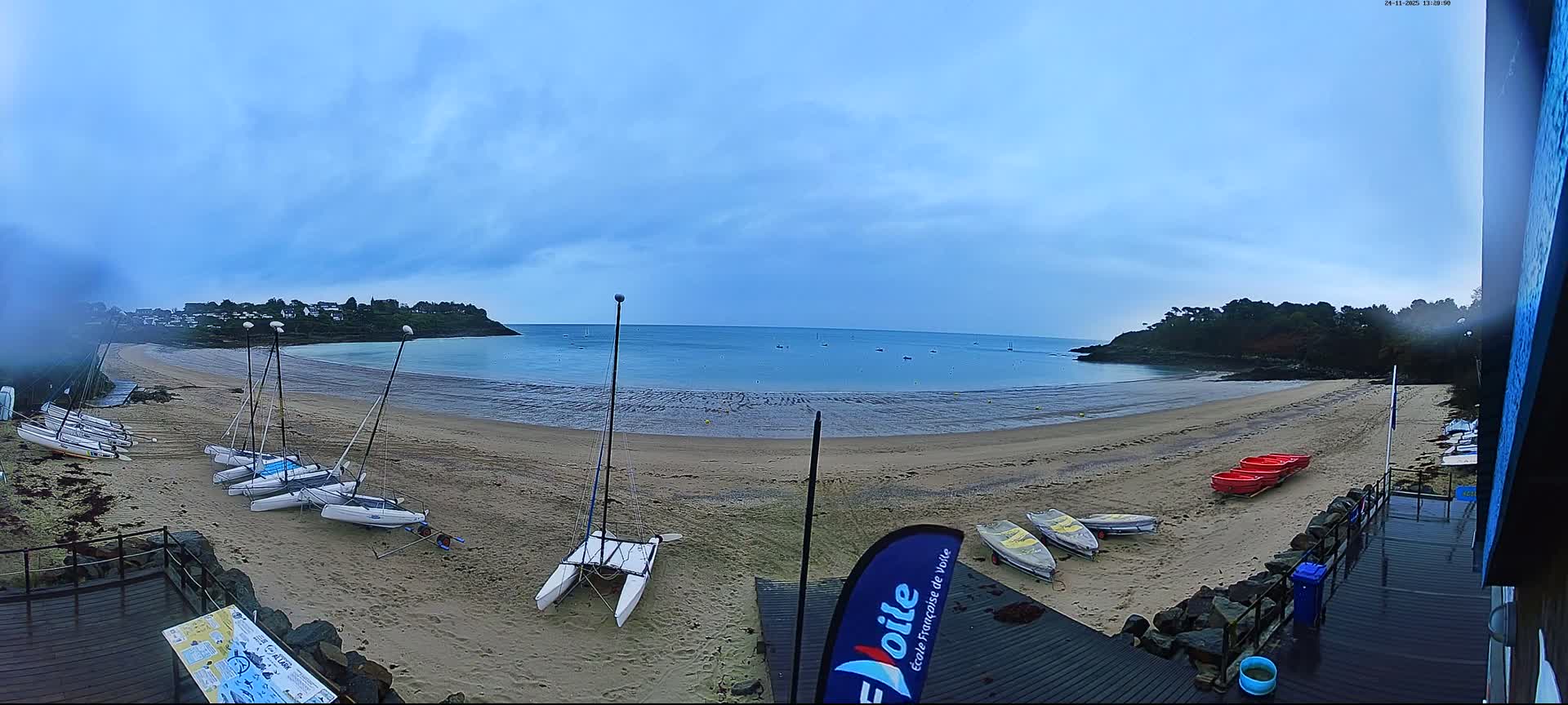 Cancale,  Plage de Port Mer Beach Live Cam - Saint-Malo, 	Ille-et-Vilaine, Bretagne, France