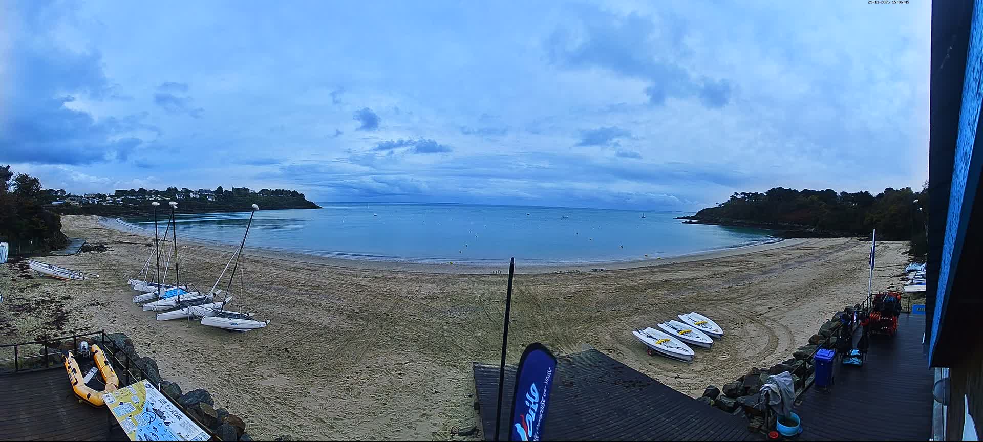 Cancale,  Plage de Port Mer Beach Live Cam - Saint-Malo, 	Ille-et-Vilaine, Bretagne, France