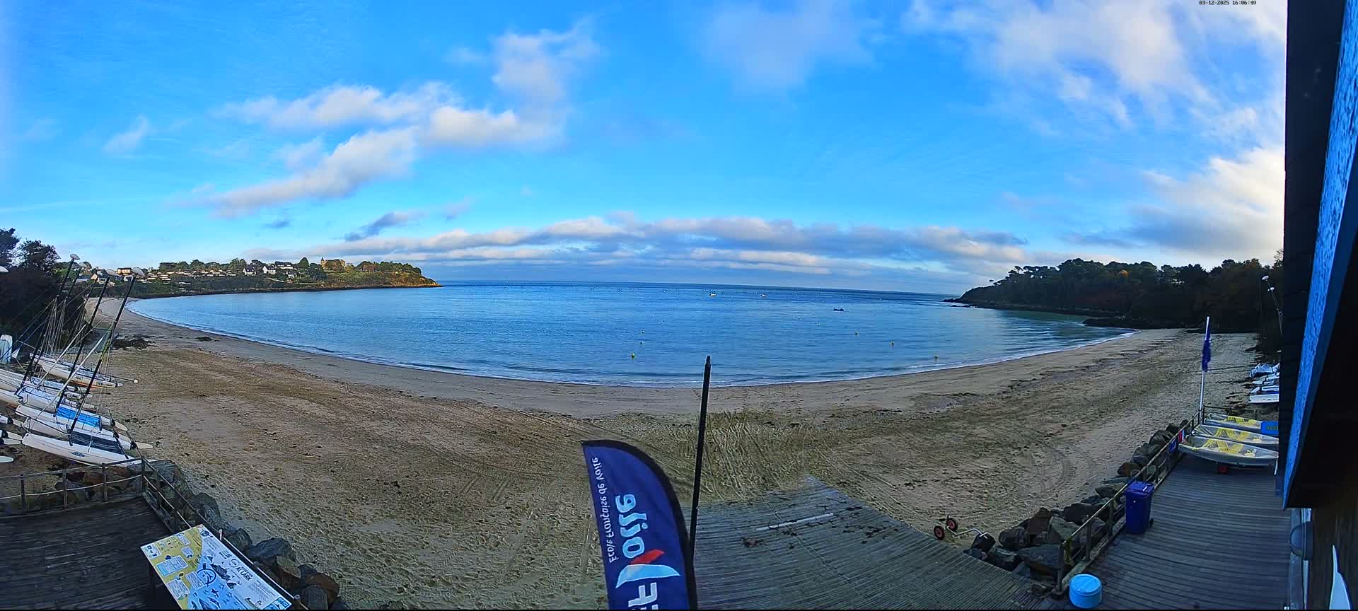 Cancale,  Plage de Port Mer Beach Live Cam - Saint-Malo, 	Ille-et-Vilaine, Bretagne, France