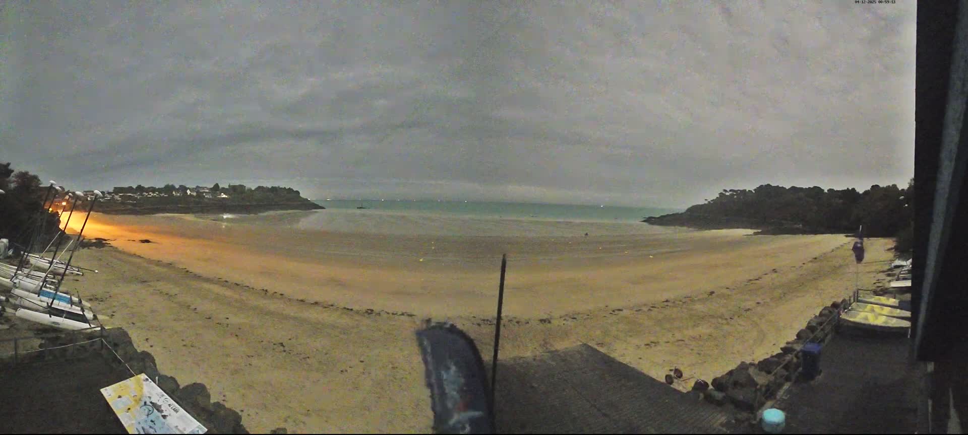 Cancale,  Plage de Port Mer Beach Live Cam - Saint-Malo, 	Ille-et-Vilaine, Bretagne, France