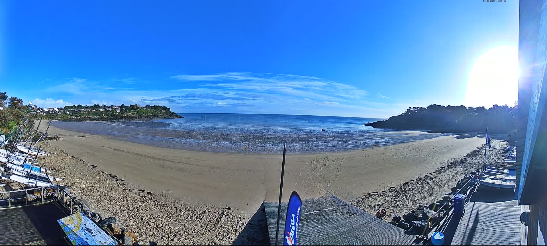 Cancale,  Plage de Port Mer Beach Live Cam - Saint-Malo, 	Ille-et-Vilaine, Bretagne, France