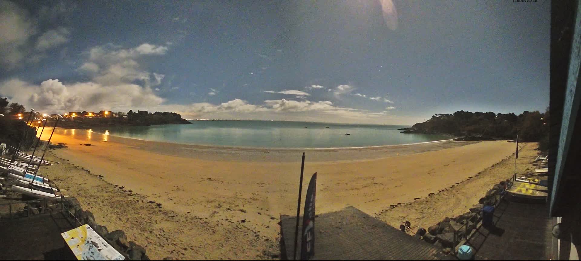 Cancale,  Plage de Port Mer Beach Live Cam - Saint-Malo, 	Ille-et-Vilaine, Bretagne, France