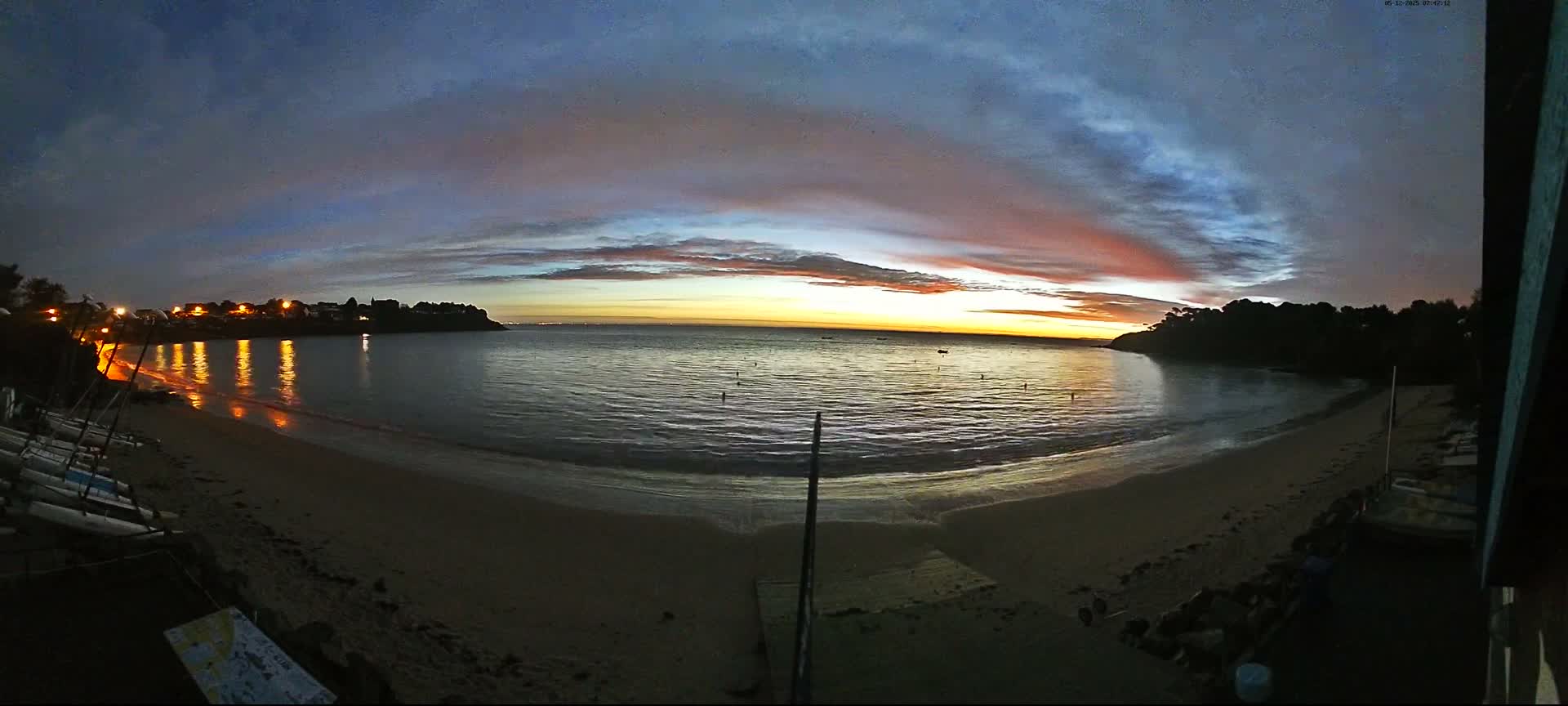 Cancale,  Plage de Port Mer Beach Live Cam - Saint-Malo, 	Ille-et-Vilaine, Bretagne, France