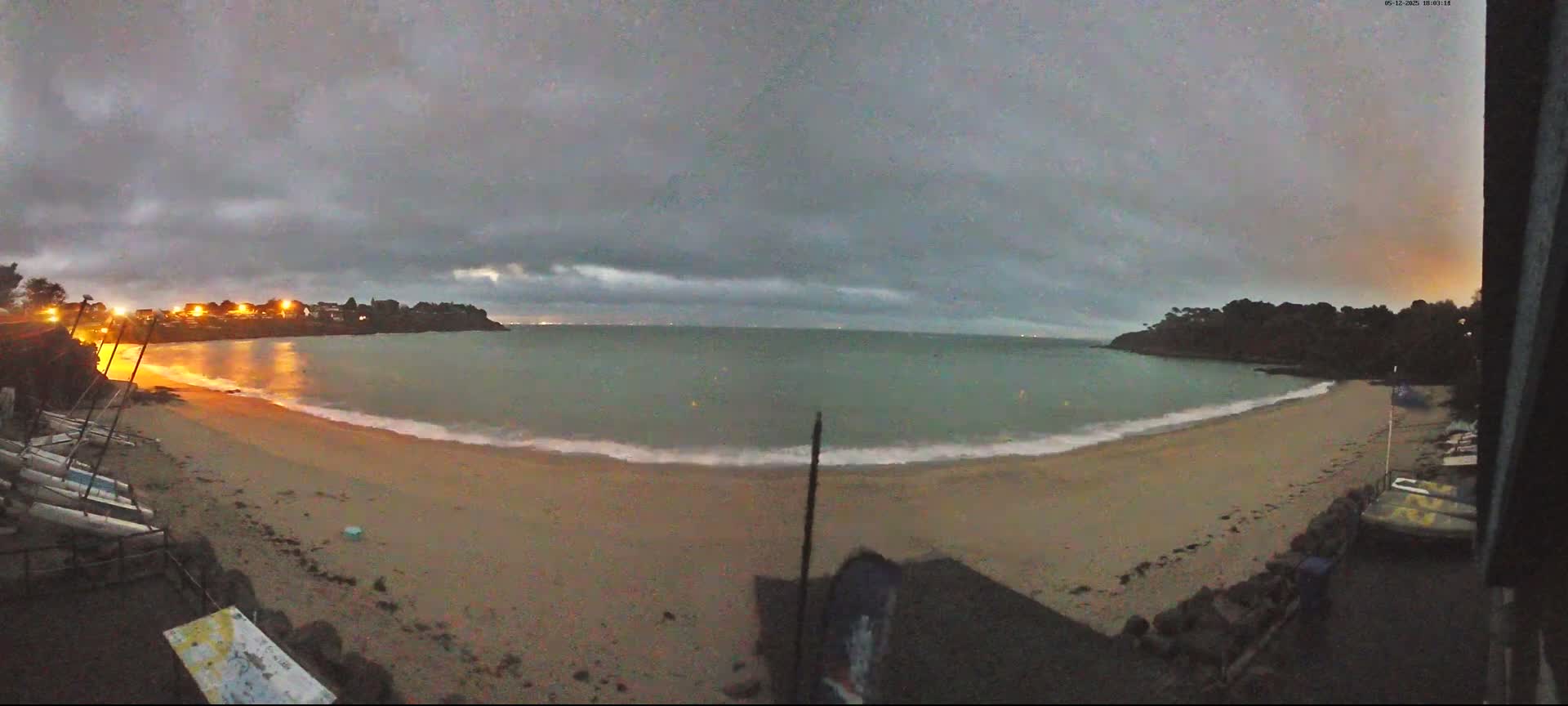 Cancale,  Plage de Port Mer Beach Live Cam - Saint-Malo, 	Ille-et-Vilaine, Bretagne, France