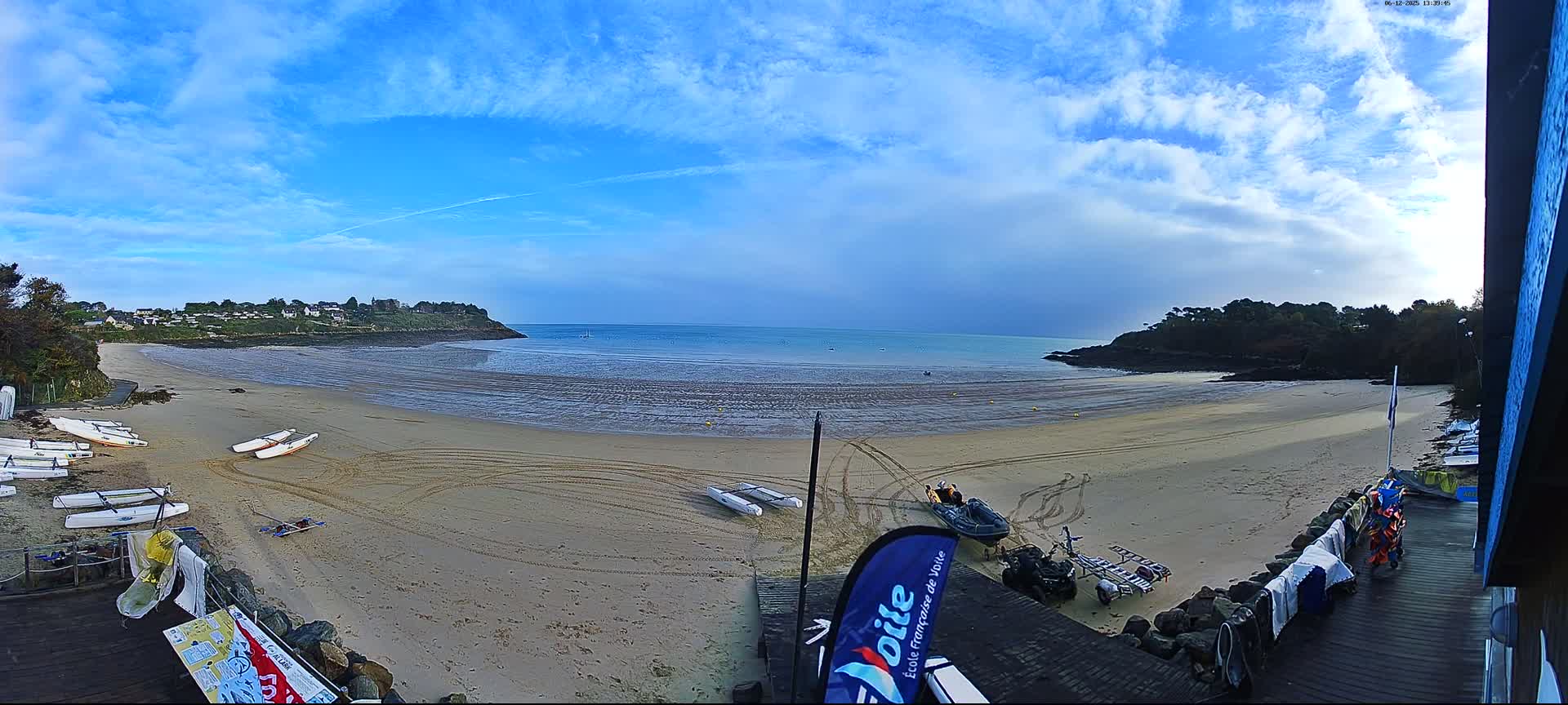 Cancale,  Plage de Port Mer Beach Live Cam - Saint-Malo, 	Ille-et-Vilaine, Bretagne, France