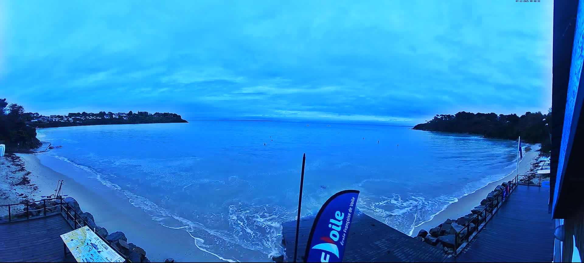 Cancale,  Plage de Port Mer Beach Live Cam - Saint-Malo, 	Ille-et-Vilaine, Bretagne, France