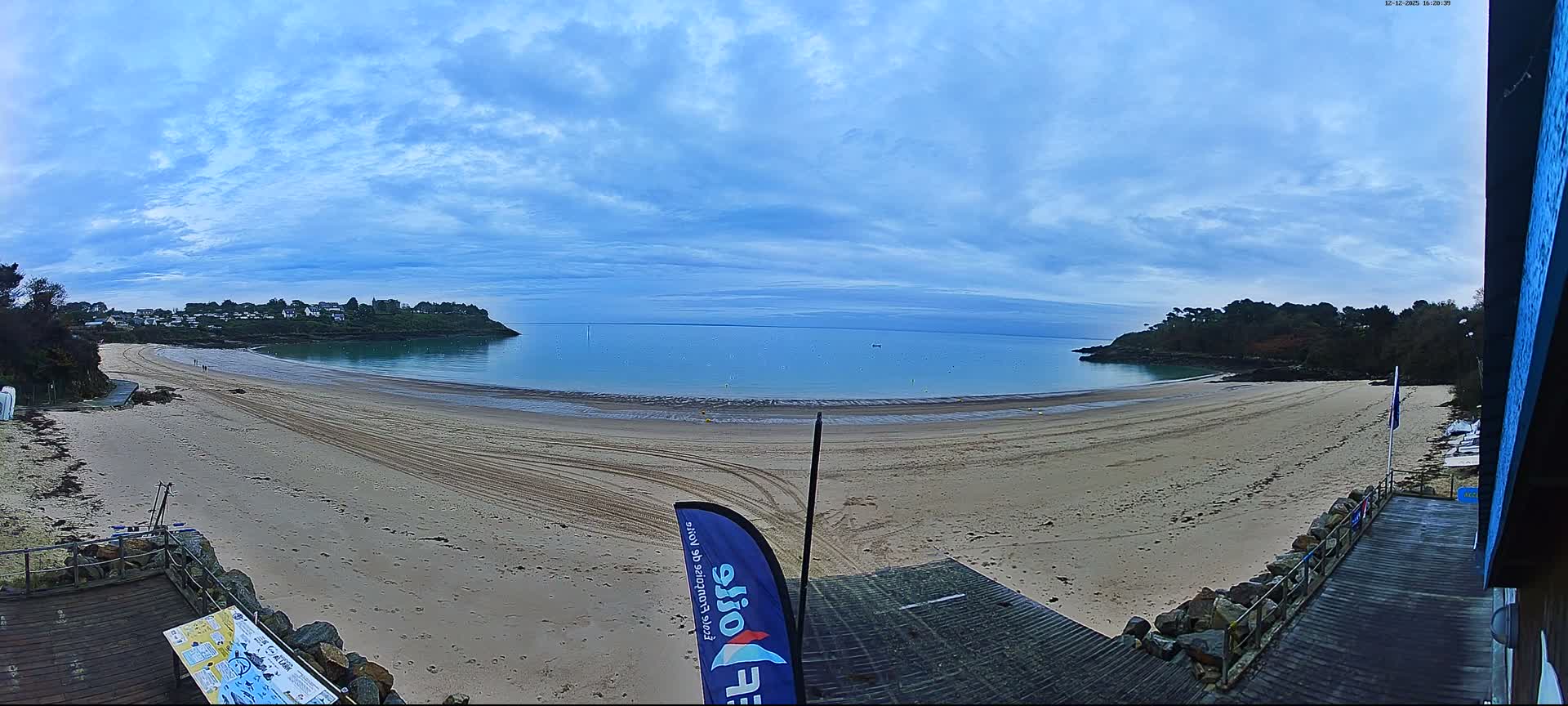Cancale,  Plage de Port Mer Beach Live Cam - Saint-Malo, 	Ille-et-Vilaine, Bretagne, France
