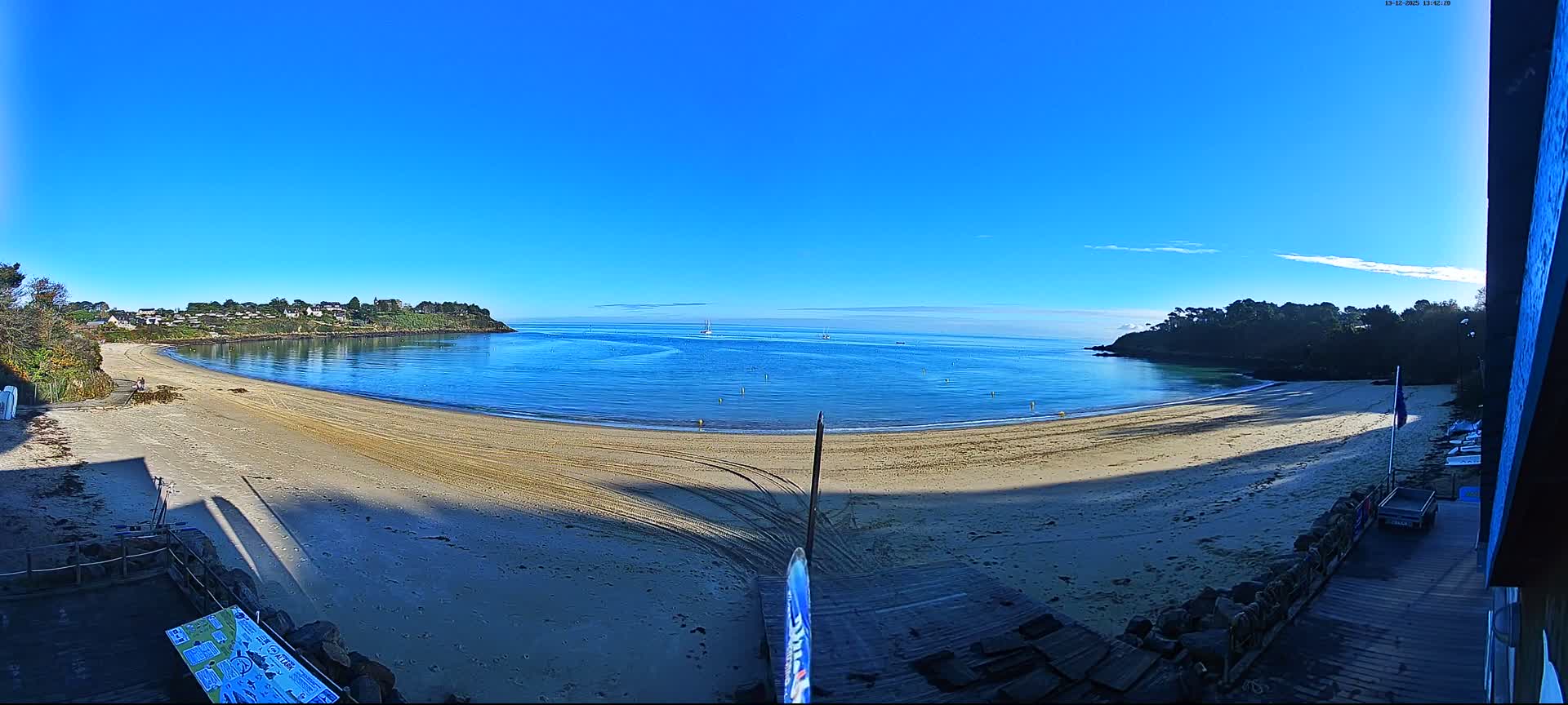Cancale,  Plage de Port Mer Beach Live Cam - Saint-Malo, 	Ille-et-Vilaine, Bretagne, France