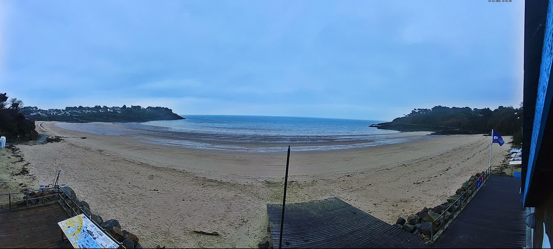 Cancale,  Plage de Port Mer Beach Live Cam - Saint-Malo, 	Ille-et-Vilaine, Bretagne, France