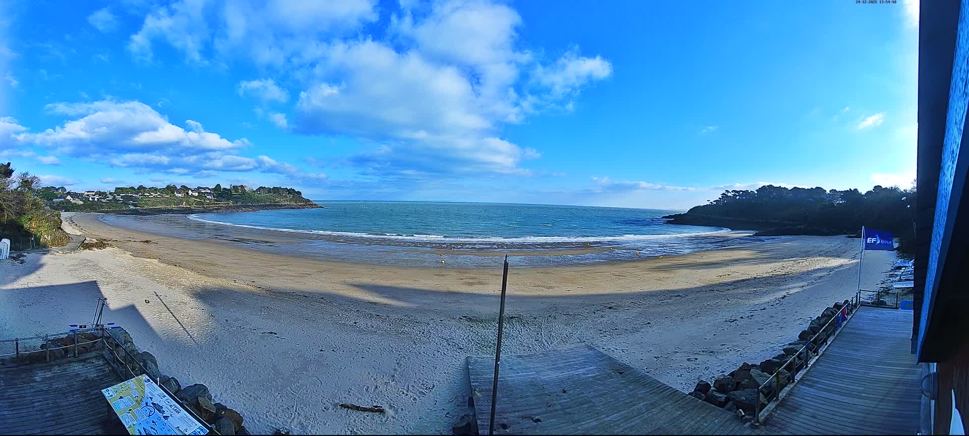 Cancale,  Plage de Port Mer Beach Live Cam - Saint-Malo, 	Ille-et-Vilaine, Bretagne, France