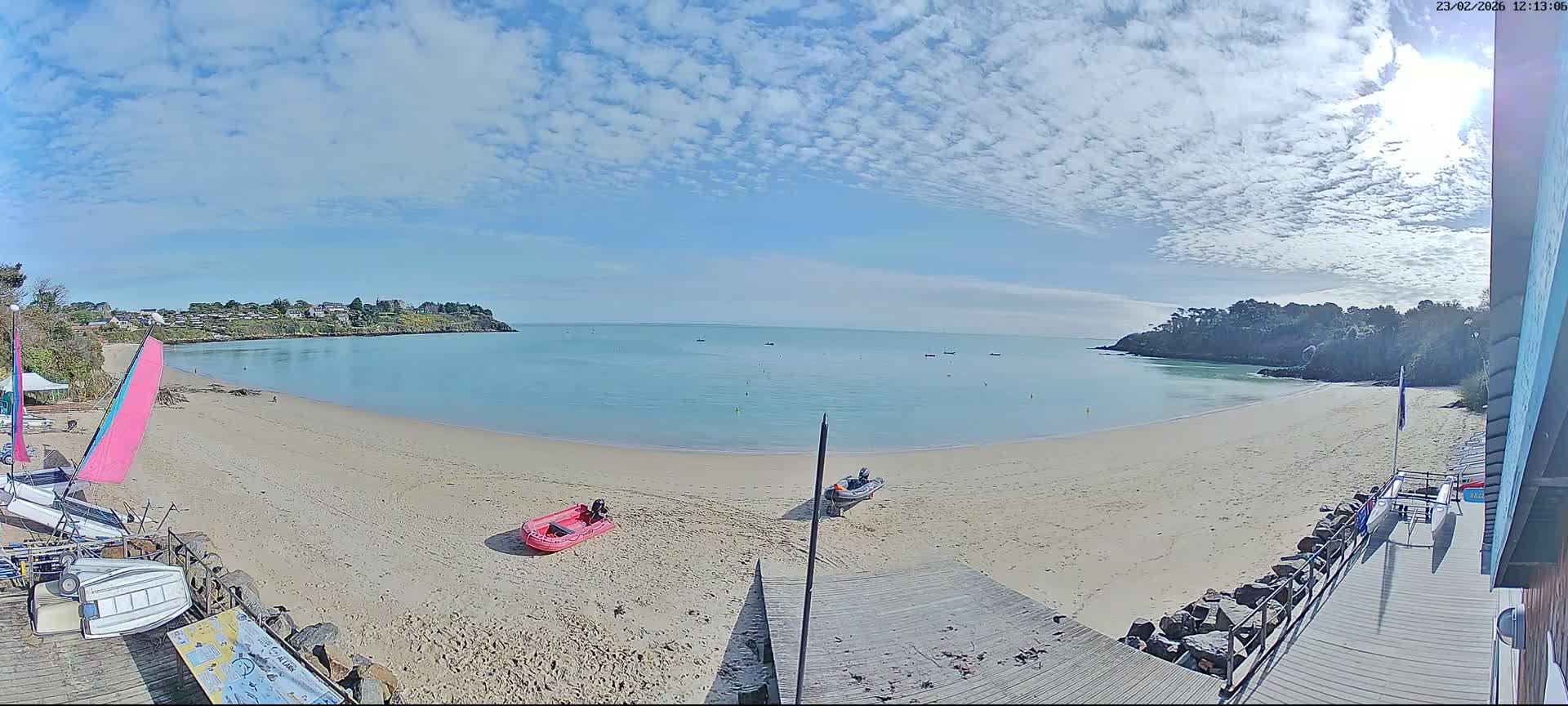 Cancale,  Plage de Port Mer Beach Live Cam - Saint-Malo, 	Ille-et-Vilaine, Bretagne, France