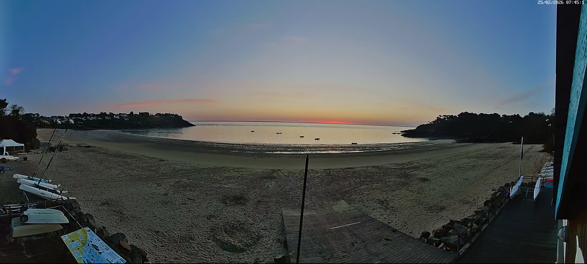 Cancale,  Plage de Port Mer Beach Live Cam - Saint-Malo, 	Ille-et-Vilaine, Bretagne, France