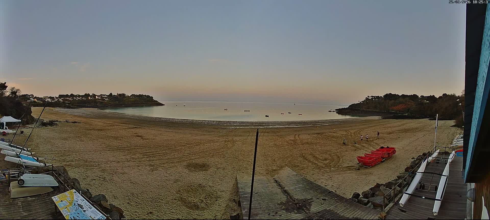 Cancale,  Plage de Port Mer Beach Live Cam - Saint-Malo, 	Ille-et-Vilaine, Bretagne, France