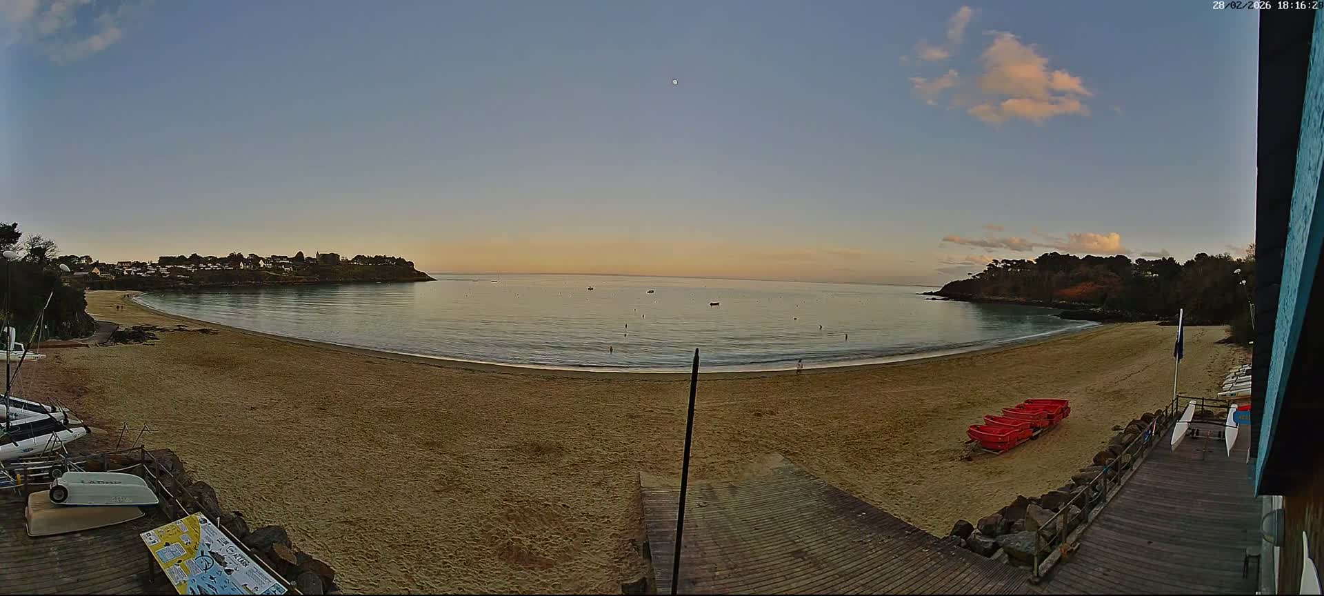 Cancale,  Plage de Port Mer Beach Live Cam - Saint-Malo, 	Ille-et-Vilaine, Bretagne, France