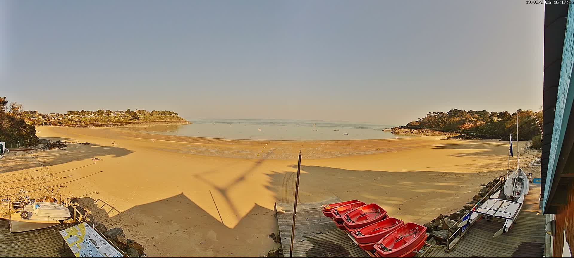 Cancale,  Plage de Port Mer Beach Live Cam - Saint-Malo, 	Ille-et-Vilaine, Bretagne, France