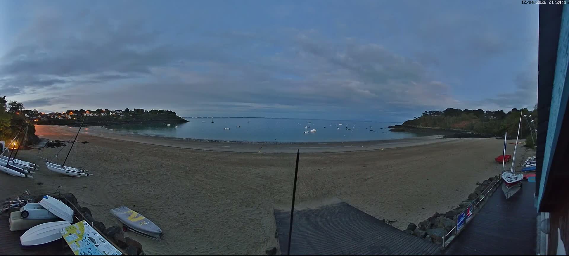 Cancale,  Plage de Port Mer Beach Live Cam - Saint-Malo, 	Ille-et-Vilaine, Bretagne, France