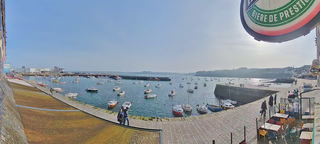 Douarnenez - Le Port Rosmeur Marine Live Cam - Quimper, Finistère, Bretagne, France
