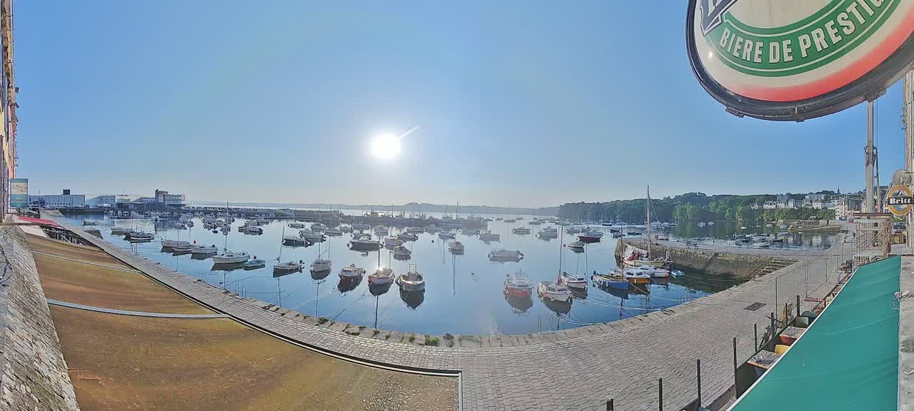 Douarnenez - Le Port Rosmeur Marine Live Cam - Quimper, Finistère, Bretagne, France