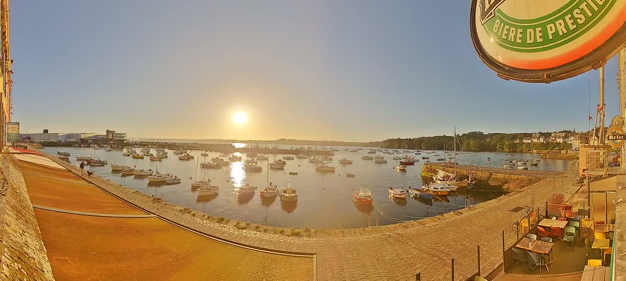 Douarnenez - Le Port Rosmeur Marine Live Cam - Quimper, Finistère, Bretagne, France