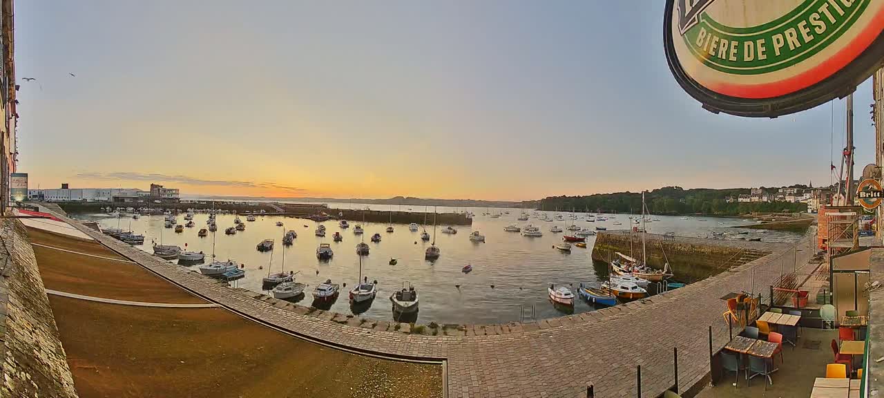 Douarnenez - Le Port Rosmeur Marine Live Cam - Quimper, Finistère, Bretagne, France
