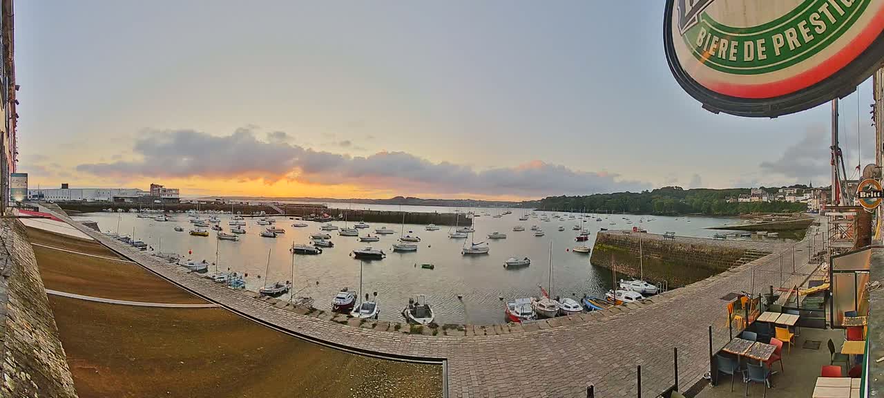 Douarnenez - Le Port Rosmeur Marine Live Cam - Quimper, Finistère, Bretagne, France