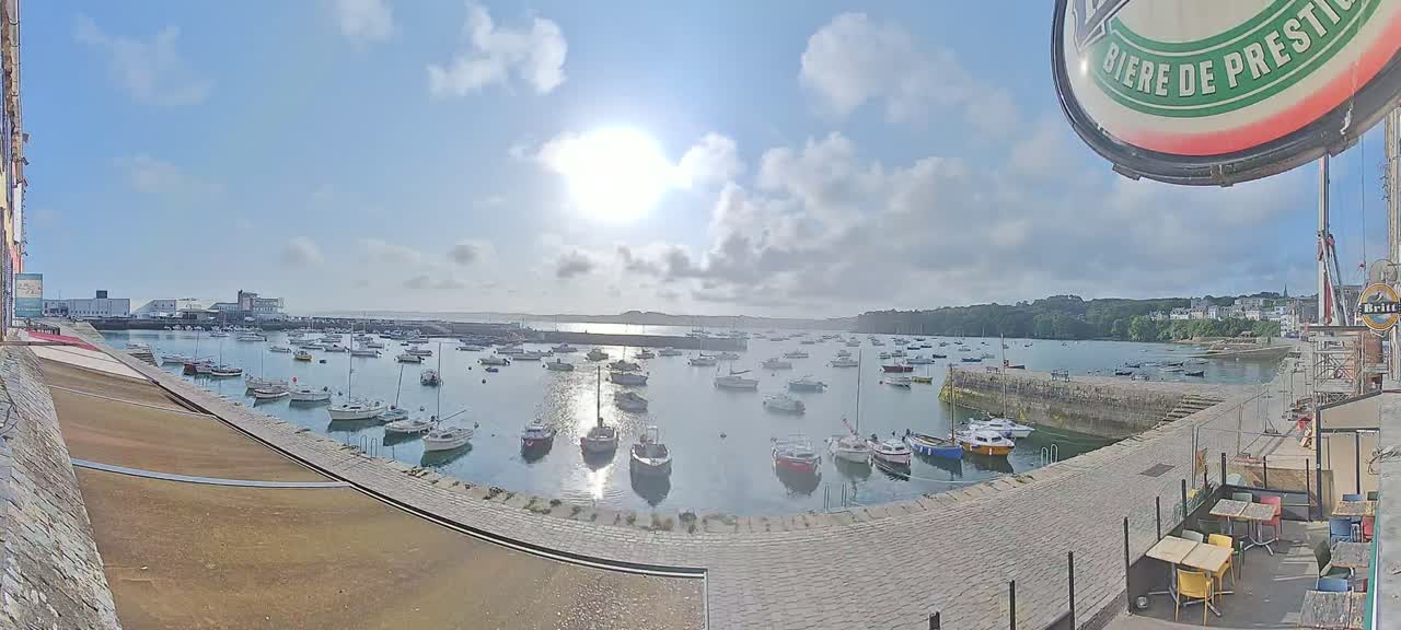 Douarnenez - Le Port Rosmeur Marine Live Cam - Quimper, Finistère, Bretagne, France