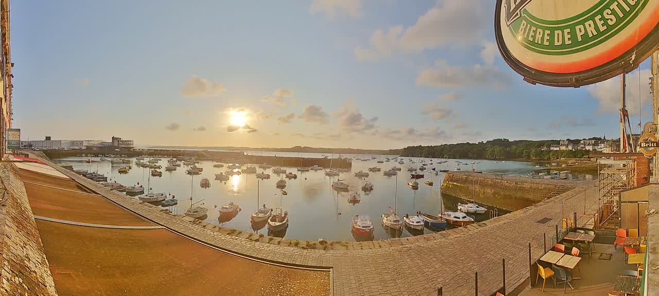 Douarnenez - Le Port Rosmeur Marine Live Cam - Quimper, Finistère, Bretagne, France