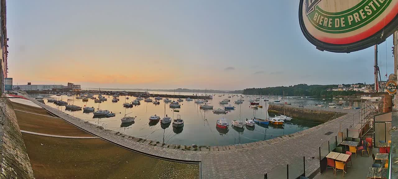 Douarnenez - Le Port Rosmeur Marine Live Cam - Quimper, Finistère, Bretagne, France