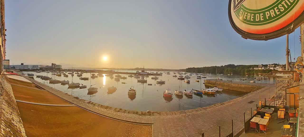 Douarnenez - Le Port Rosmeur Marine Live Cam - Quimper, Finistère, Bretagne, France