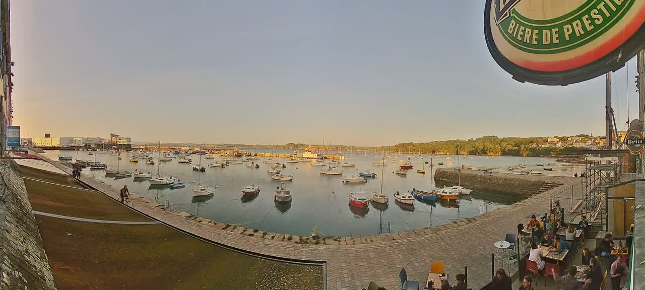 Douarnenez - Le Port Rosmeur Marine Live Cam - Quimper, Finistère, Bretagne, France