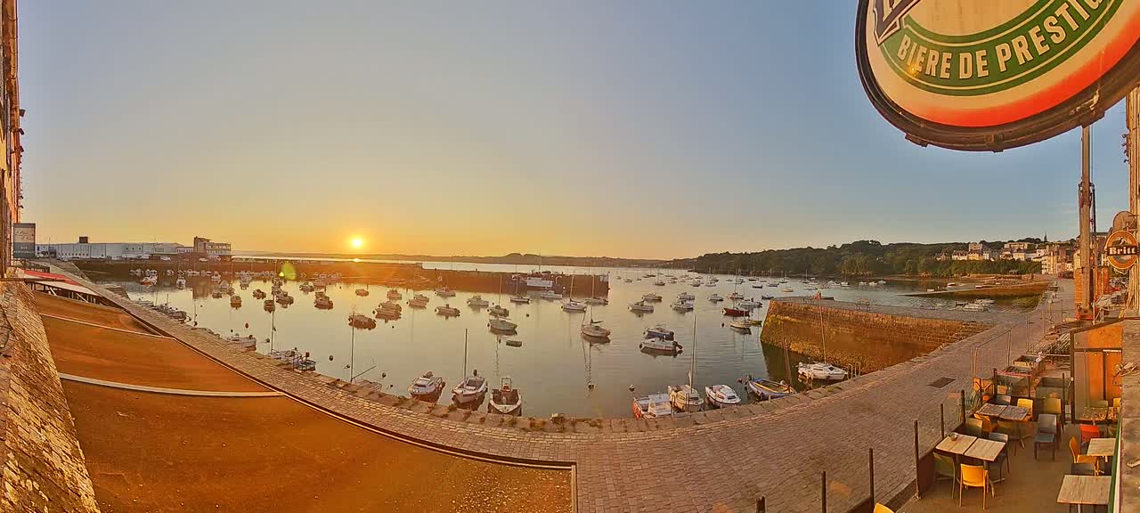 Douarnenez - Le Port Rosmeur Marine Live Cam - Quimper, Finistère, Bretagne, France