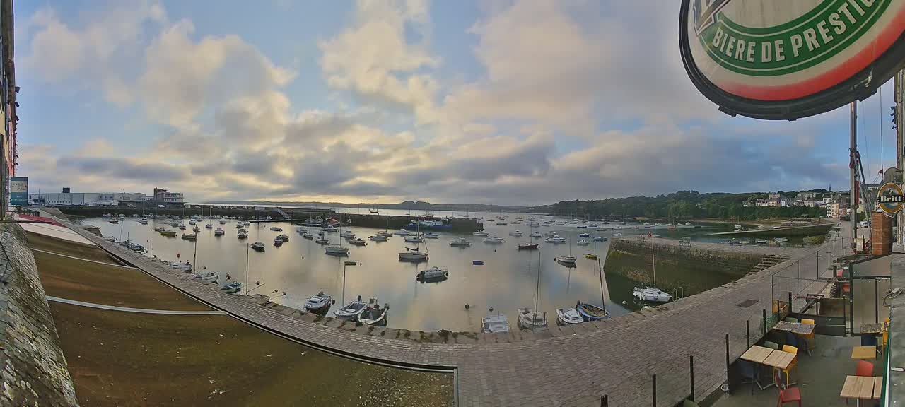 Douarnenez - Le Port Rosmeur Marine Live Cam - Quimper, Finistère, Bretagne, France