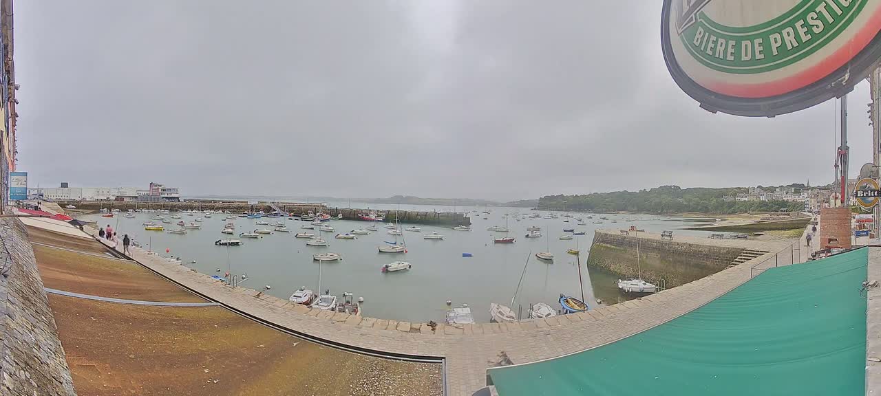 Douarnenez - Le Port Rosmeur Marine Live Cam - Quimper, Finistère, Bretagne, France