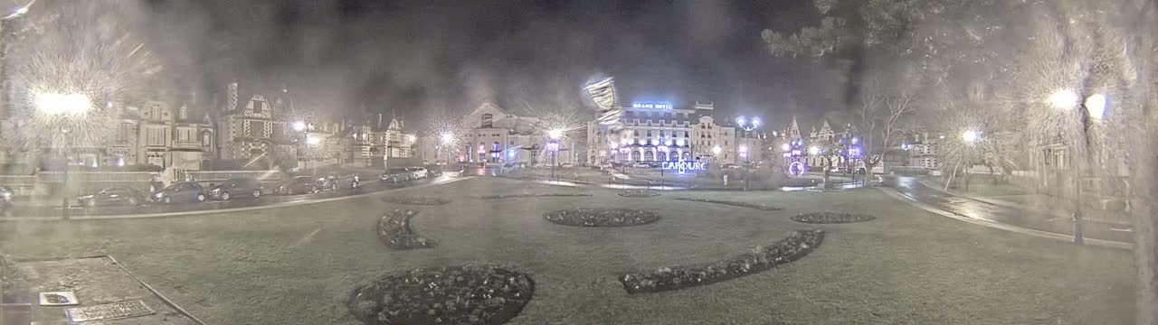 Cabourg , Statue Pavillon Charles Bertrand & City View Live Cam - Lisieux, Calvados, Normandie, France